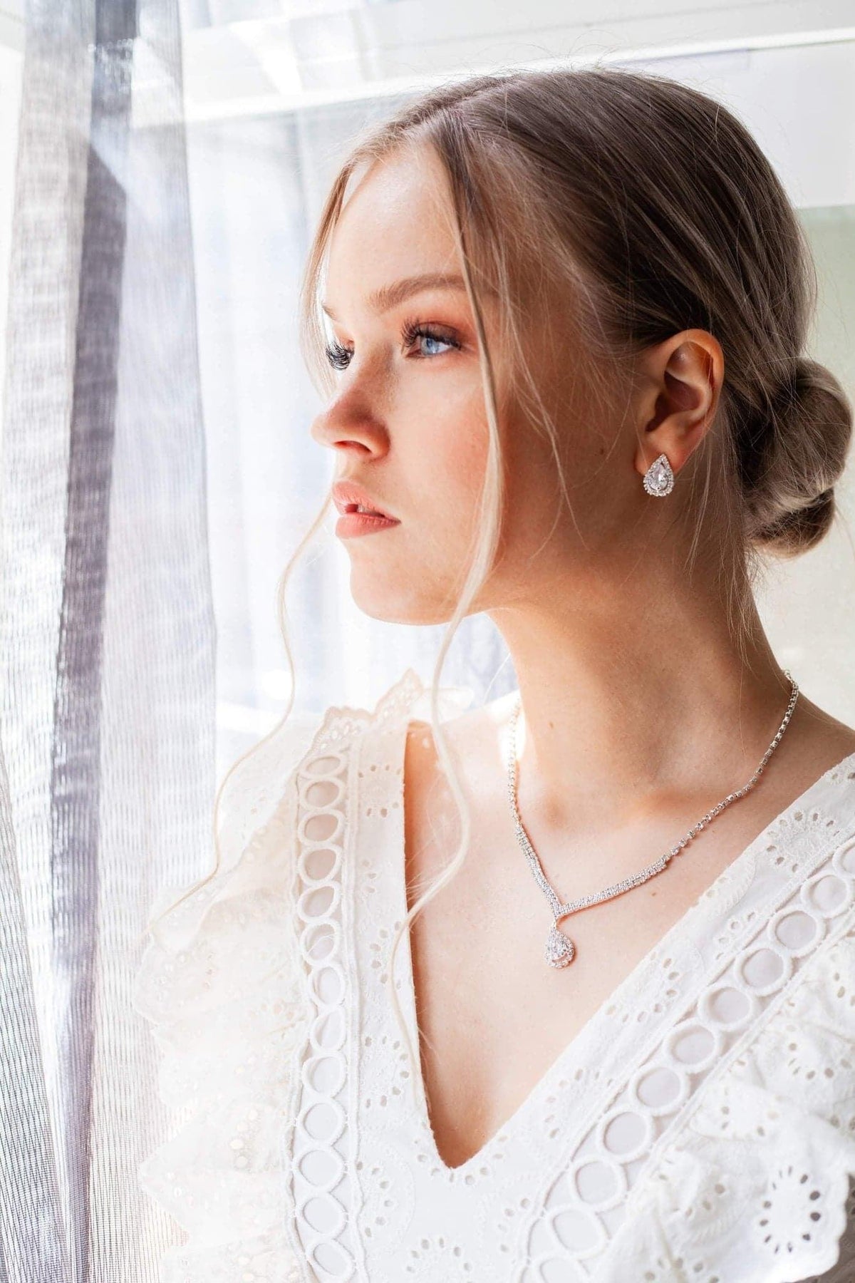 Earrings, Graceful rhinestone drop