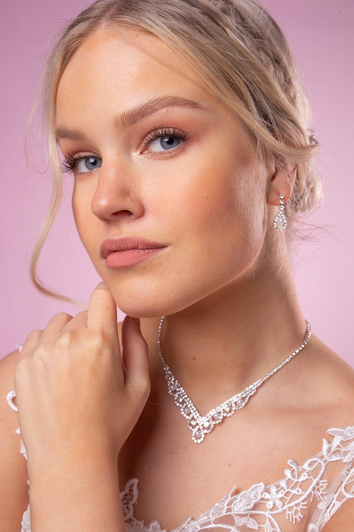 Rhinestone necklace, Delicate Pearl Necklace