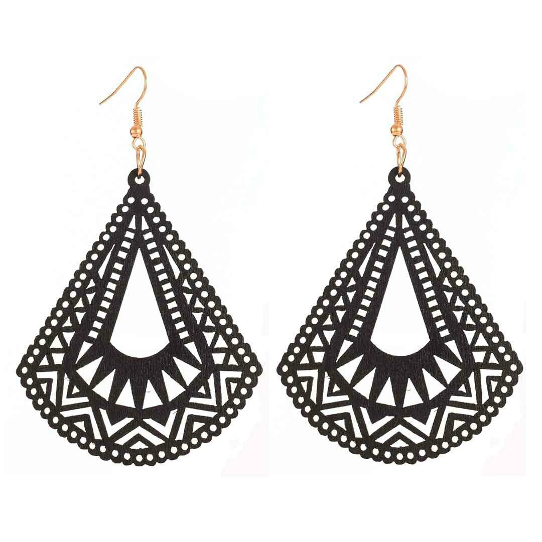 Puiset korvakorut, Black Triangles with Lace Decoration