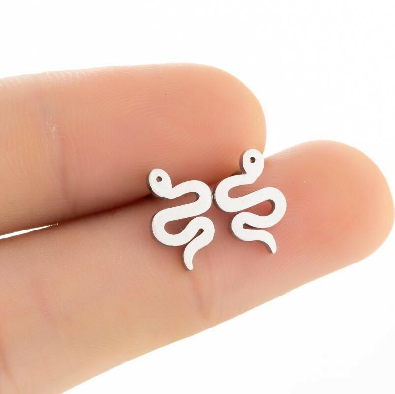 Kirurginteräsnapit, Steel Snake Earstuds in Silver -käärmenapit
