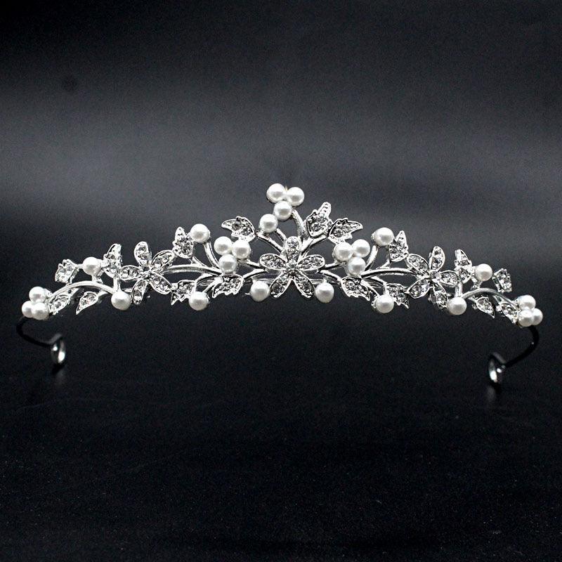 ROMANCE | Bianca -hopeanvärinen siro tiara helmillä