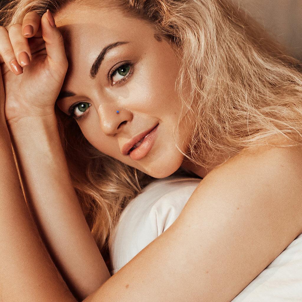 Nenänappi 0,8mm, Titanium 2,5mm Gold Opal -titaaninen nenäkoru (kulta)