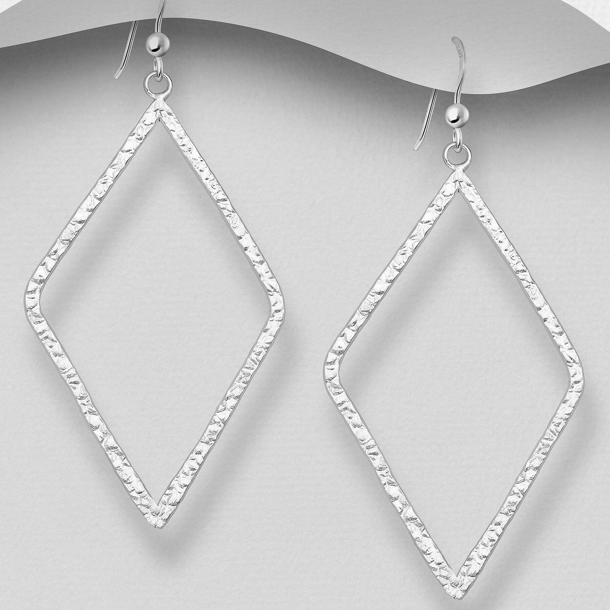 PREMIUM COLLECTION|Lykke -hopeiset korvakorut taotulla pinnalla