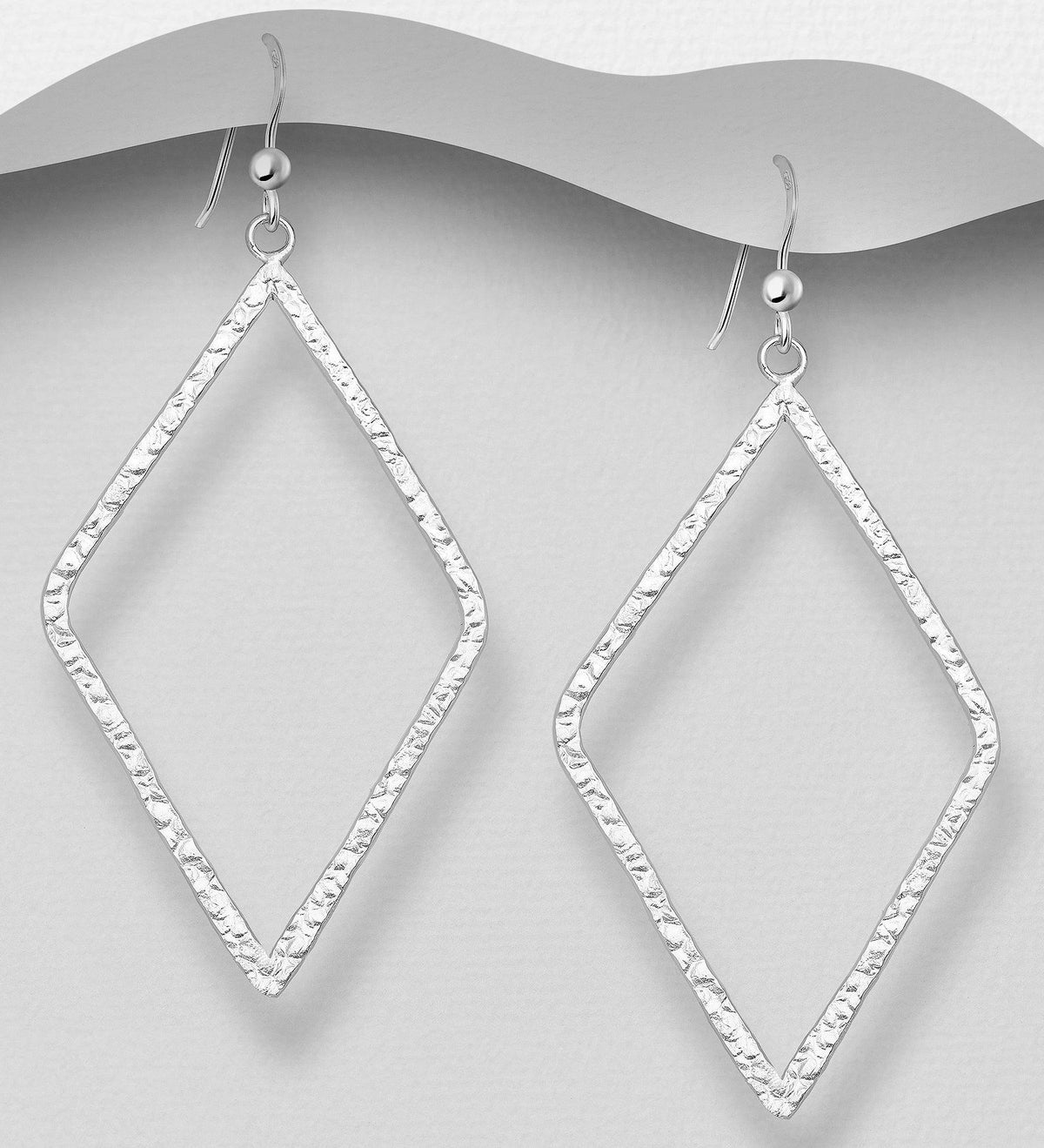 PREMIUM COLLECTION|Lykke -hopeiset korvakorut taotulla pinnalla