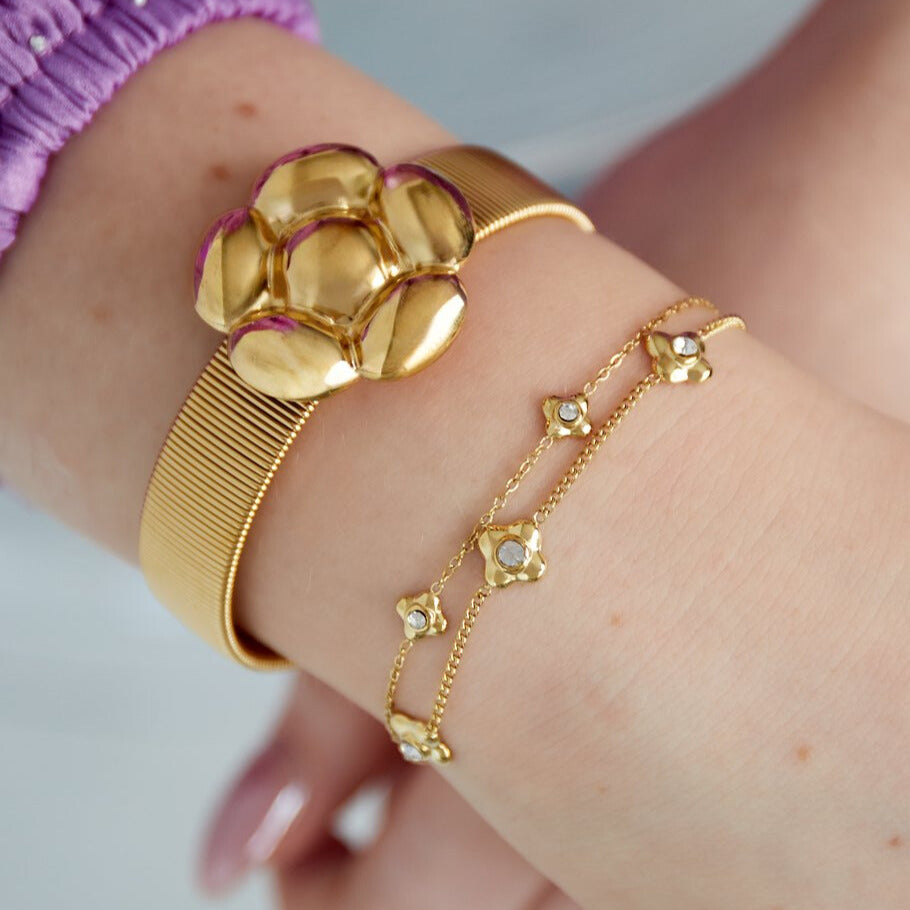 FRENCH RIVIERA | Fleurine flower-adorned surgical steel bracelet (gold)