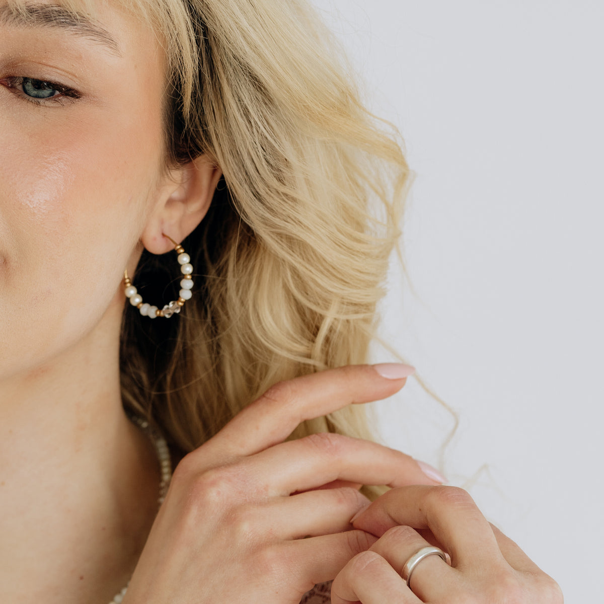 Jolie Pearl handmade pearl rings (shades of white, gold)