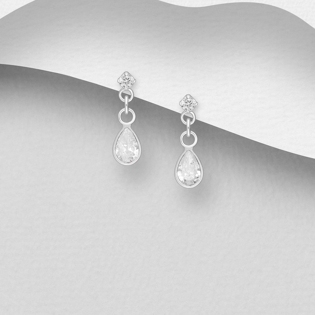 PREMIUM COLLECTION | Annika -kirkkaat hopeakorvakorut pisaralla