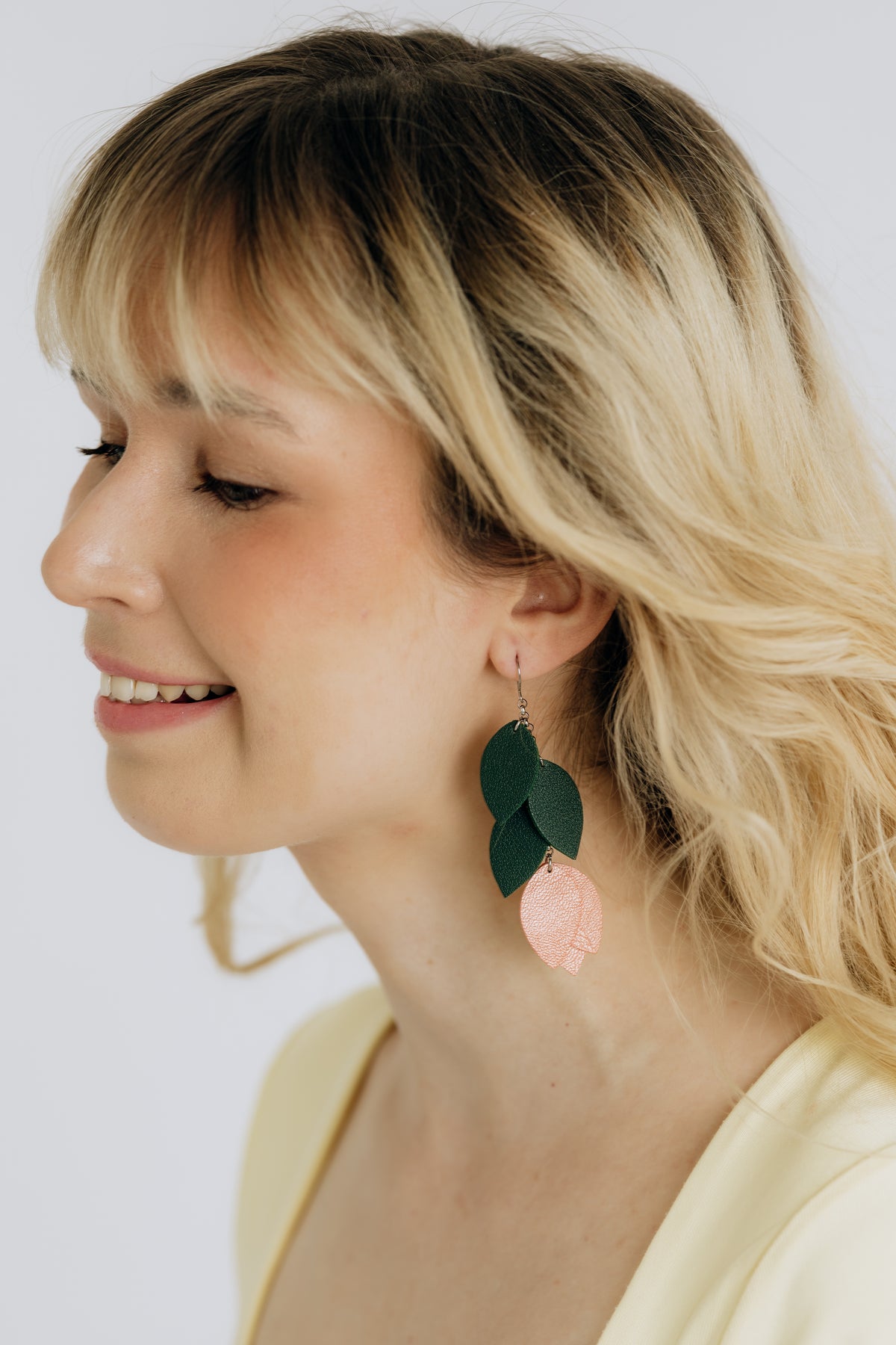 LEMPI® earrings, Leafy tulip (salmon red)