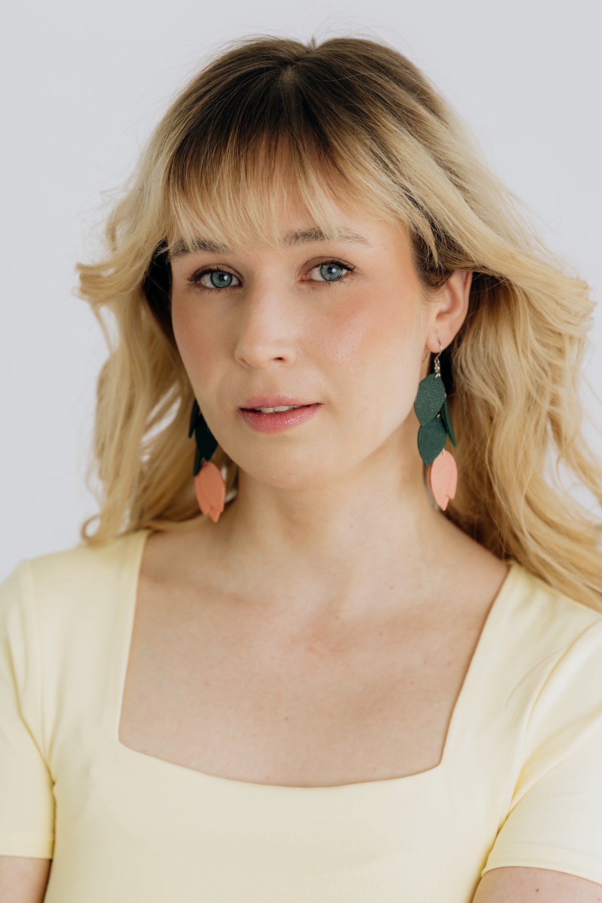 LEMPI® earrings, Leafy tulip (salmon red)