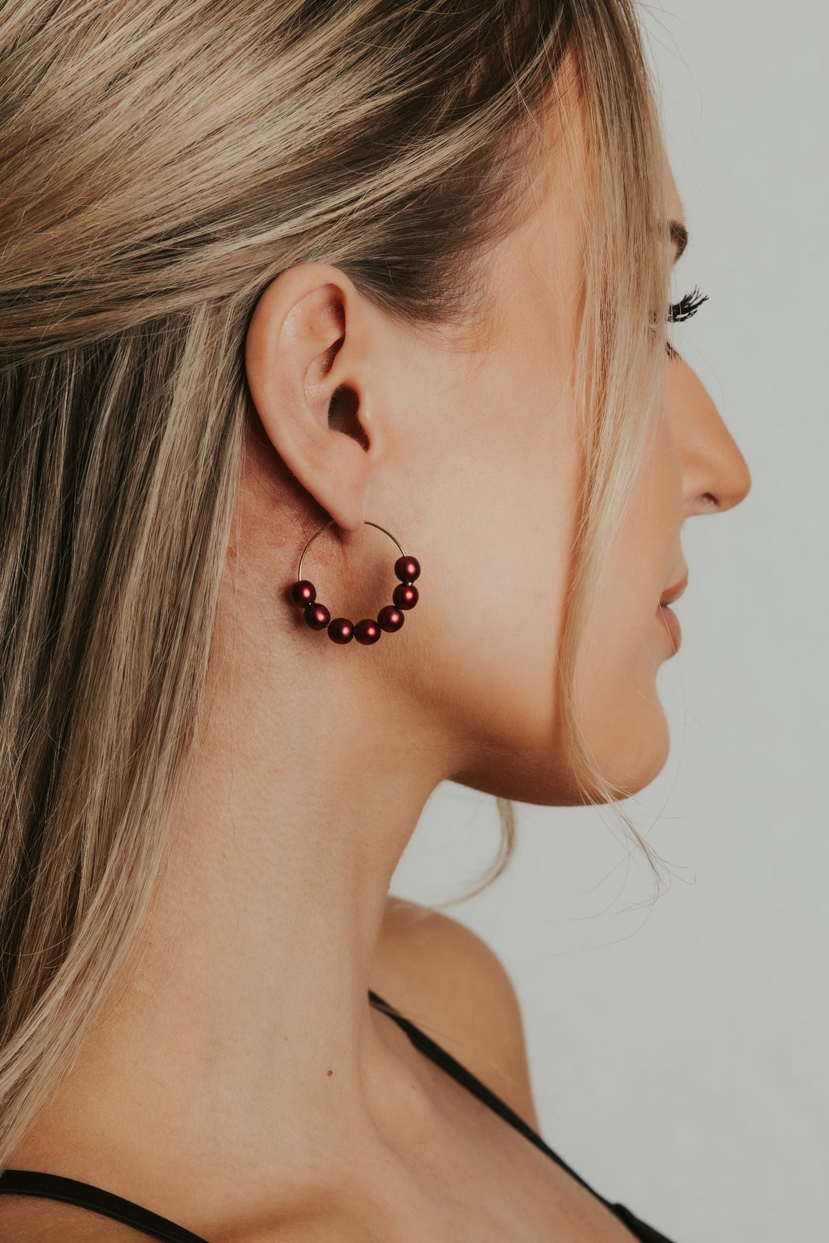 Jolie Bordeaux – handmade pearl rings (shimmering red, gold)