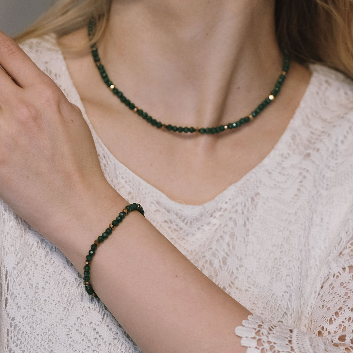 Jolie Emerald -käsintehty vihreä helmikaulakoru (vihreä, kulta)