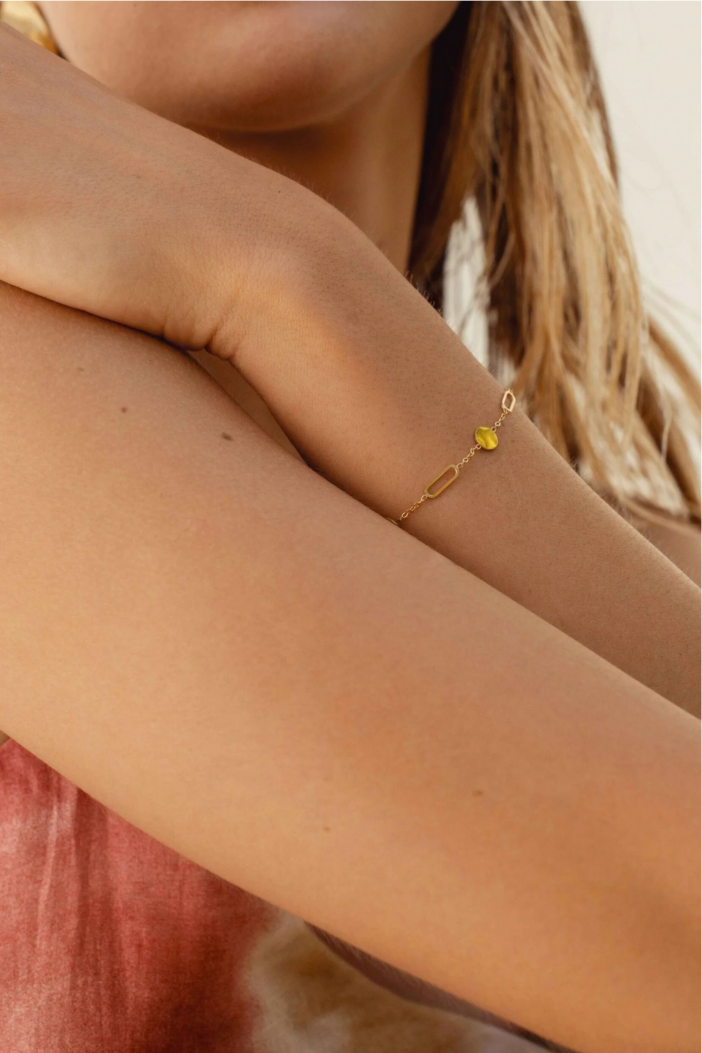BOHM PARIS | Bracelet Akasya – minimalistinen kullanvärinen rannekoru