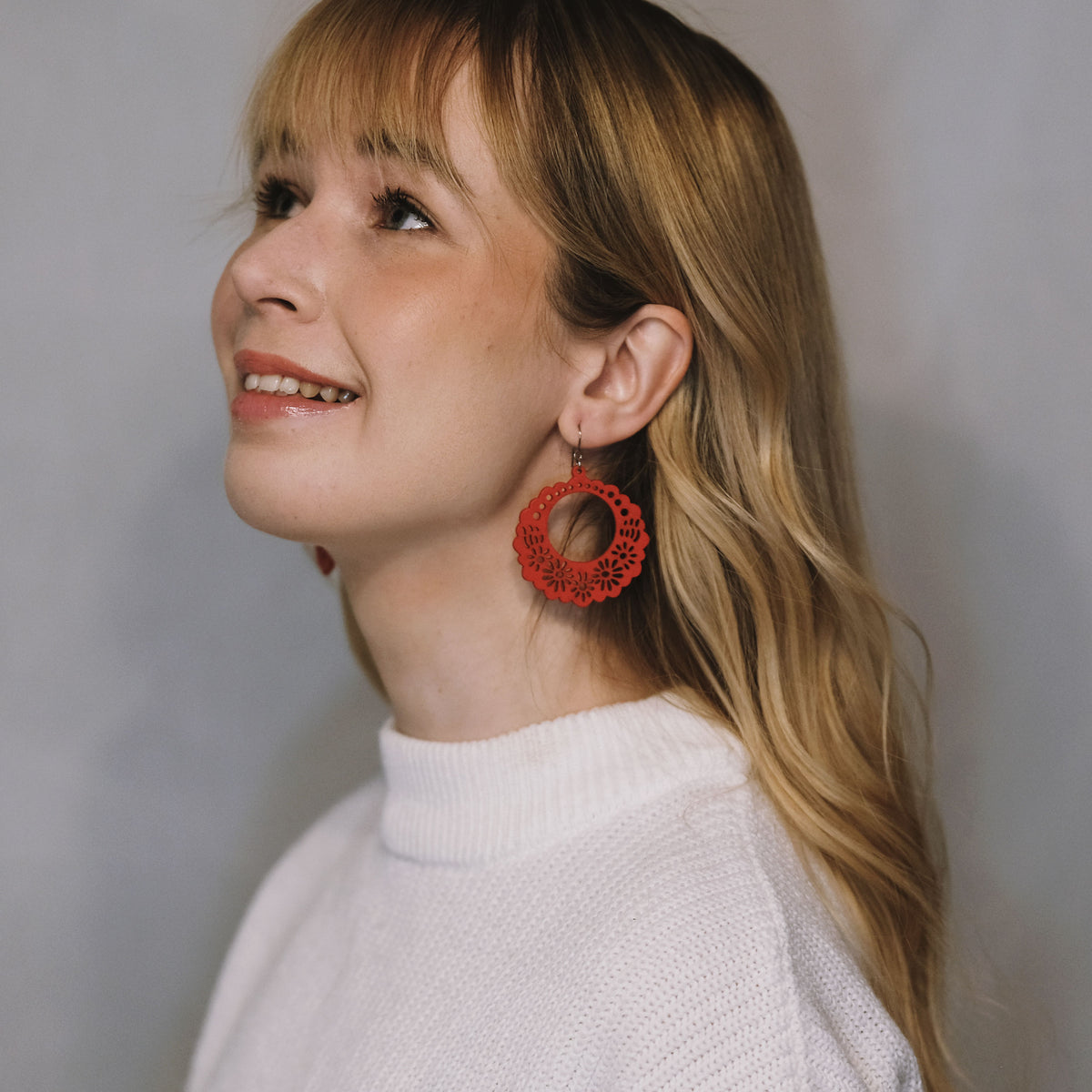 Laceberry – wooden red lace earrings