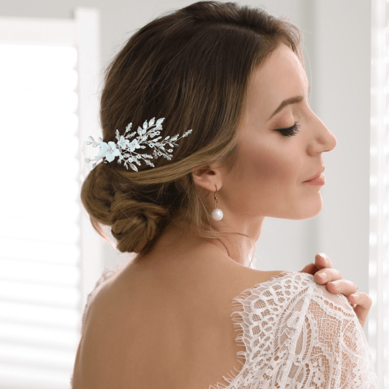 ATHENA BRIDAL | Céline -kukkakoristeinen hiuskoru klipsillä (hopea)