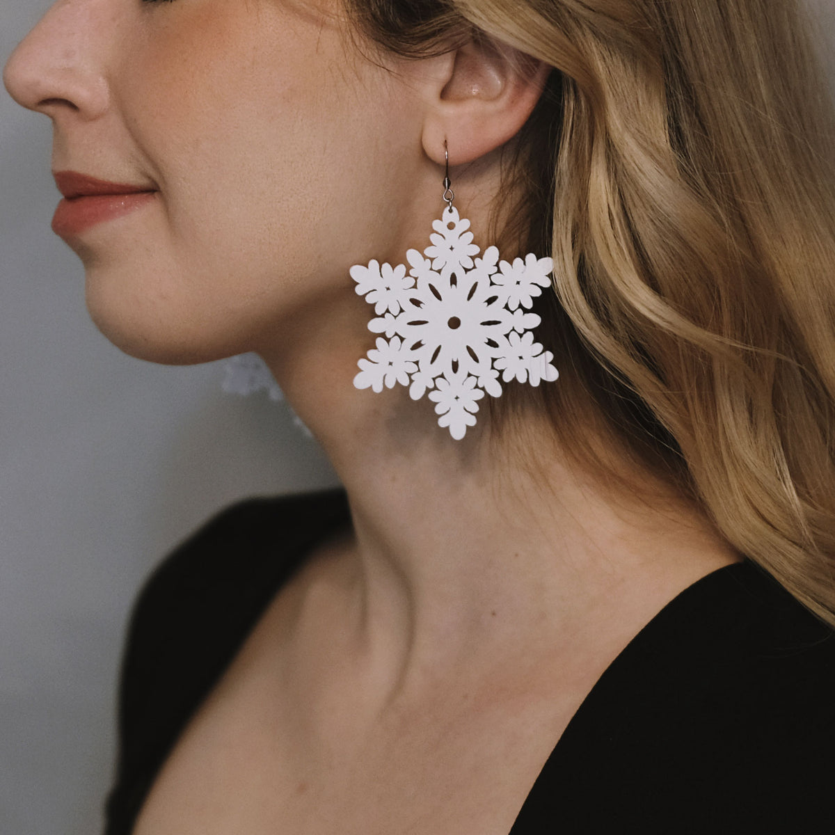 Winter magic – wooden snowflake earrings