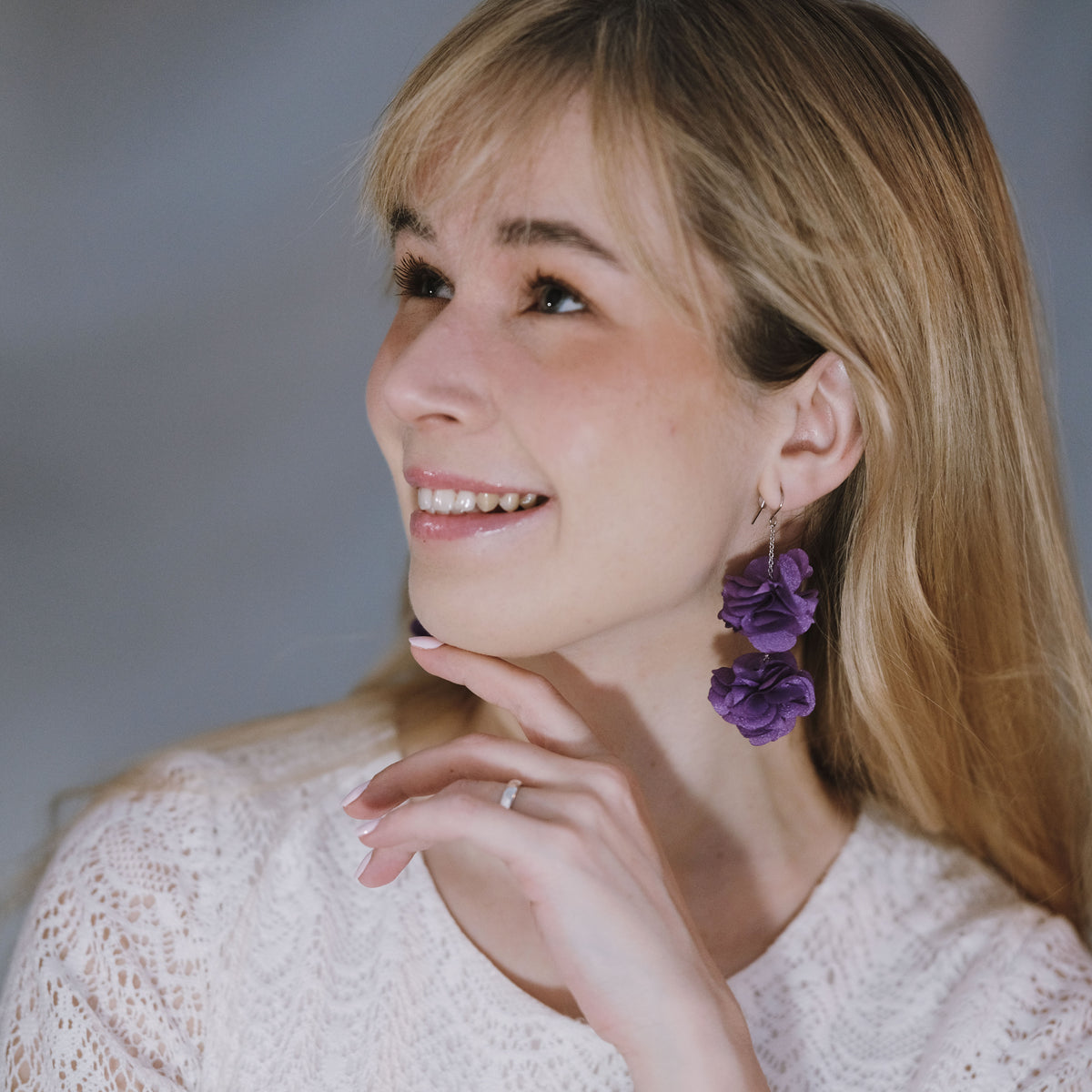 Roselle flower earrings (purple)