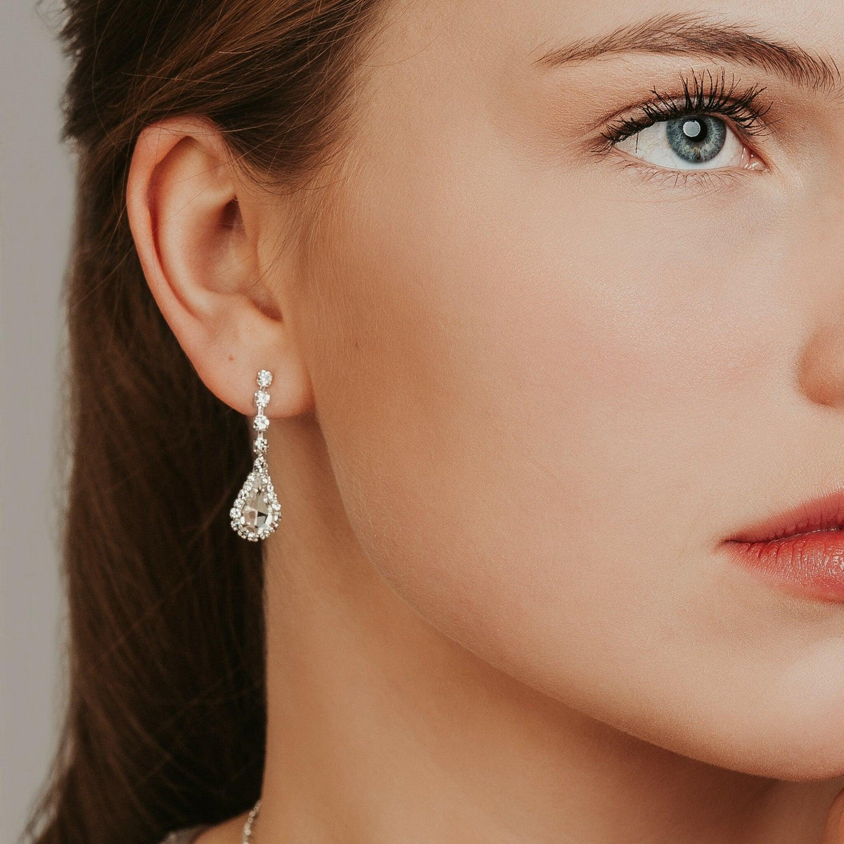 Strassikorvakorut, ROMANCE|Brigitte Earrings (saatavana kolme väriä)