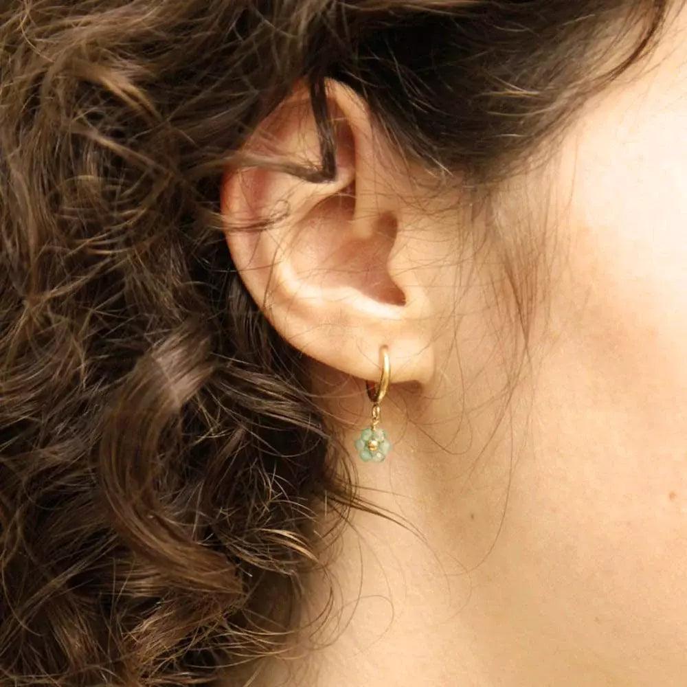 FRENCH RIVIERA|Mini Maya Earrings -valkoiset kukkarenkaat