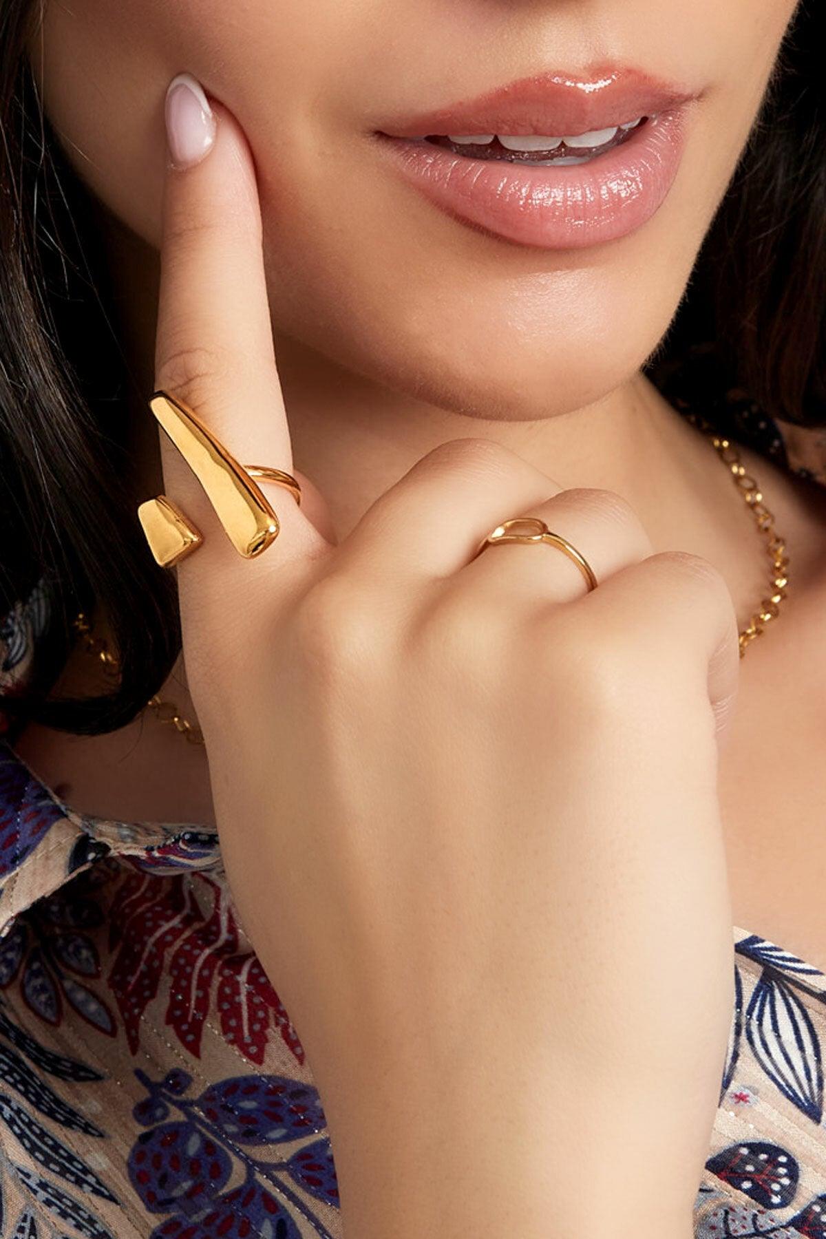 FRENCH RIVIERA | Ida Ring in Gold -kivetön sormus kirurginterästä