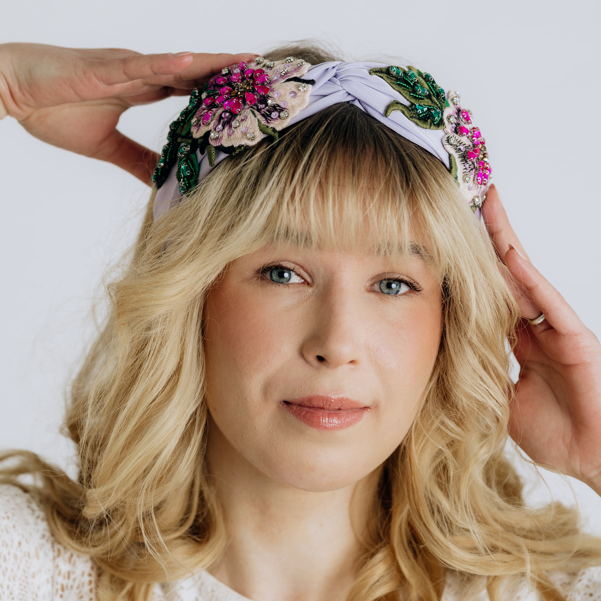SUGAR SUGAR®, Mystic Bloom – embroidered satin headband with rhinestones (lavender)