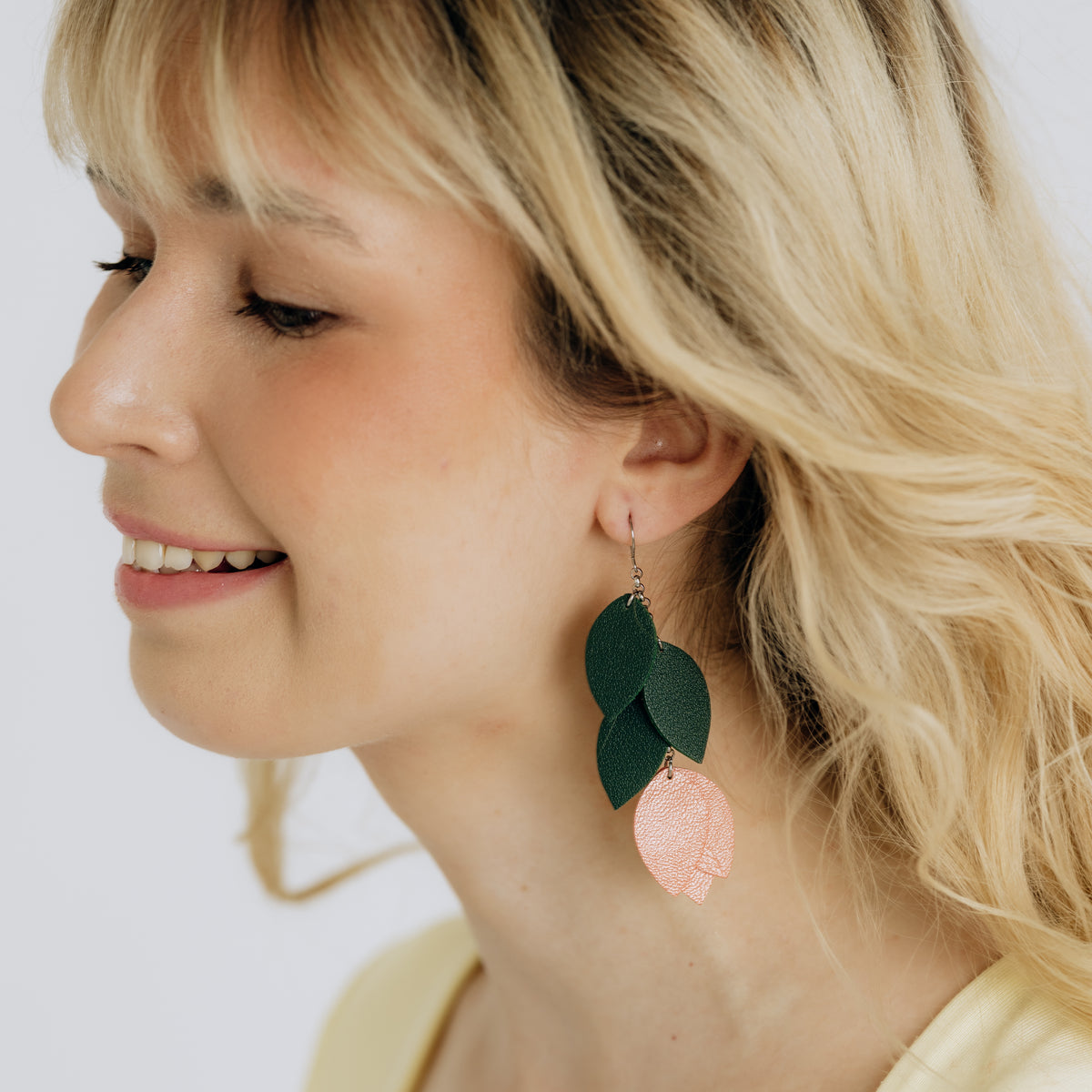 LEMPI® earrings, Leafy tulip (salmon red)