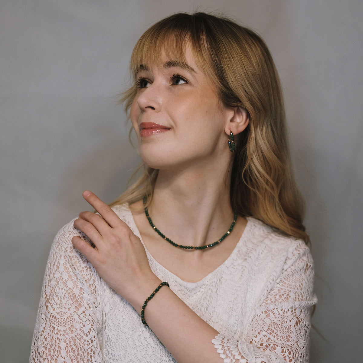 Jolie Emerald -käsintehty vihreä helmikaulakoru (vihreä, kulta)