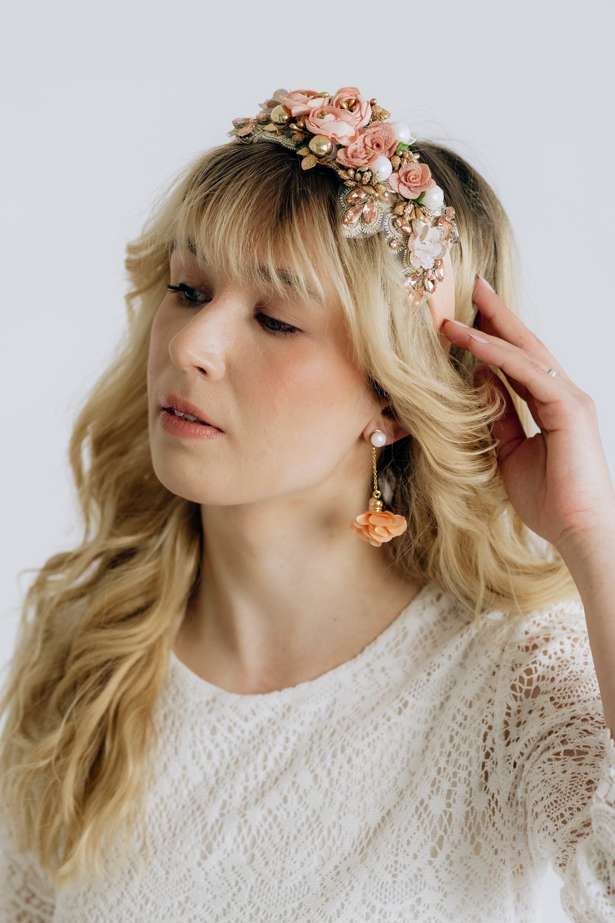 FRENCH RIVIERA | Lily Bloom flower earrings (peach)