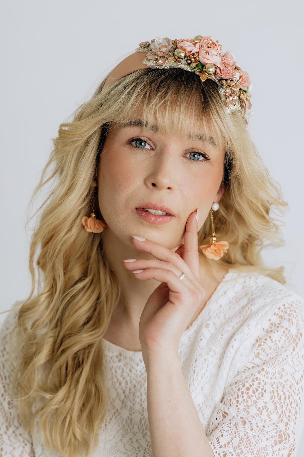 FRENCH RIVIERA | Lily Bloom flower earrings (peach)
