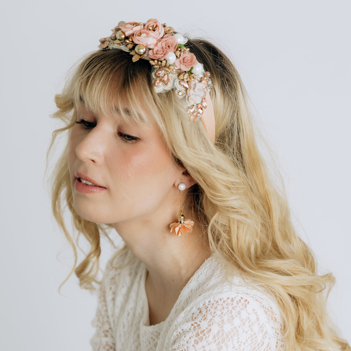 FRENCH RIVIERA | Lily Bloom flower earrings (peach)