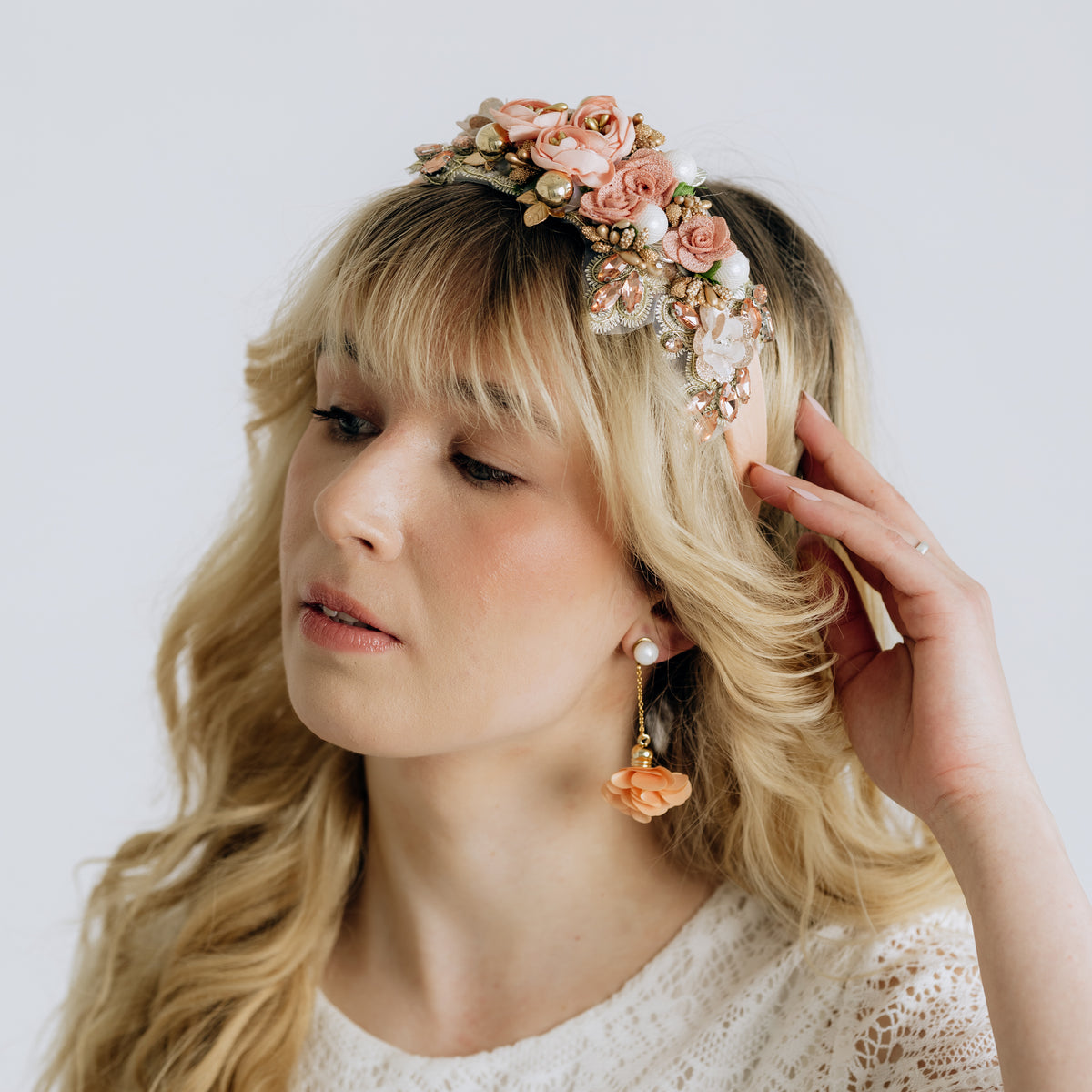 FRENCH RIVIERA | Lily Bloom flower earrings (peach)