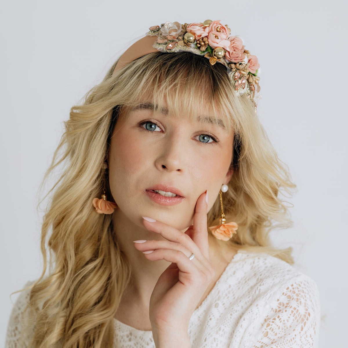FRENCH RIVIERA | Lily Bloom flower earrings (peach)