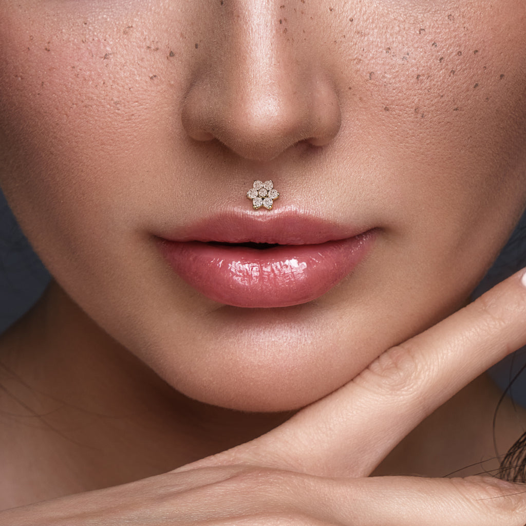 Labret 1.2mm, Titanium Crystal Bloom – clear stone flower-decorated titanium jewelry (silver)