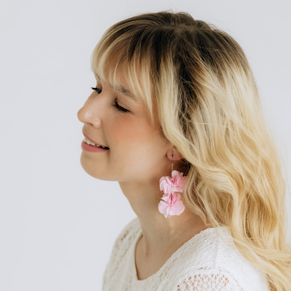 Roselle flower earrings (pink)