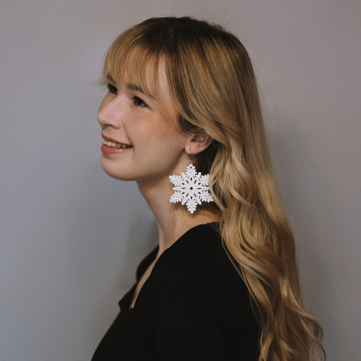 Winter magic – wooden snowflake earrings